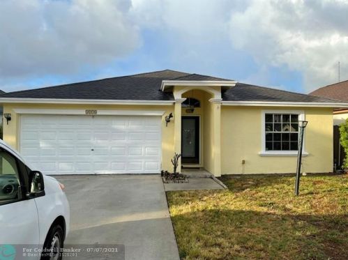 5170 Willow Pond Rd, West Palm Beach, FL 33417-8155