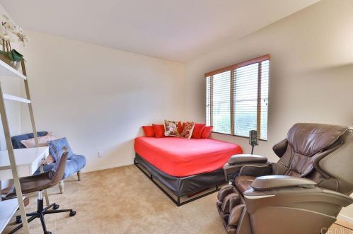 1326 Creekside Dr, Chula Vista CA 91915-2520 exterior