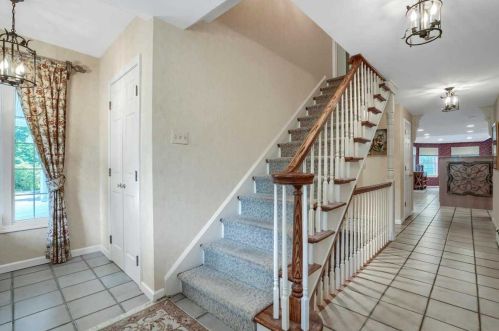 5 Carlson Ter, Fishkill NY  12524-3001 exterior