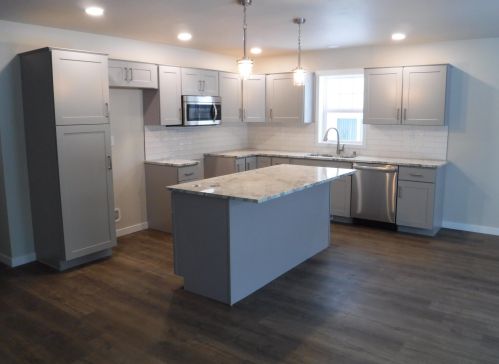 1316 Ivy Ln, Manitowoc, WI 54220-6741