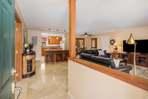 7249 Oak Leaf Dr, Santa Rosa, CA 95409-6203