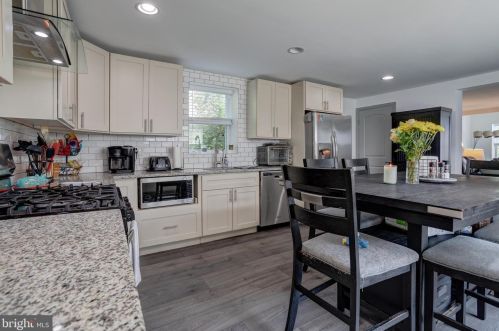 159 Youngs Ave, Woodlyn, PA 19094-1819