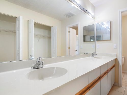 859 4 Ln, Vero Beach FL 32962-1656 exterior