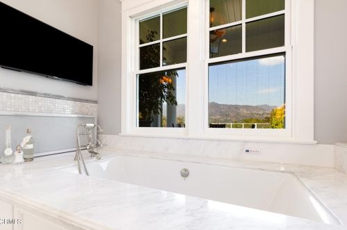 655 Hillcrest Ave, La Canada CA  91011-4040 exterior