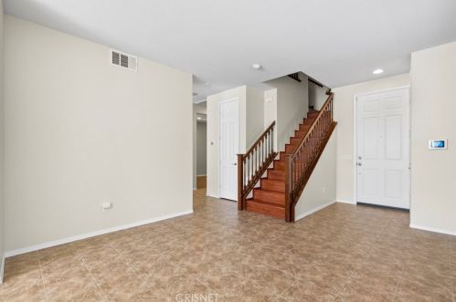 20054 Christopher Ln, Santa Clarita CA  91350-3685 exterior