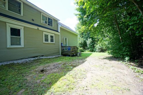 1273 1 Nh Tpke, Northwood NH  03261-3408 exterior