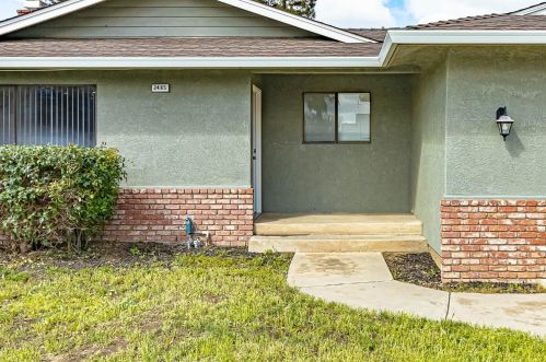2485 Hampton Way, Turlock CA  95382-0733 exterior