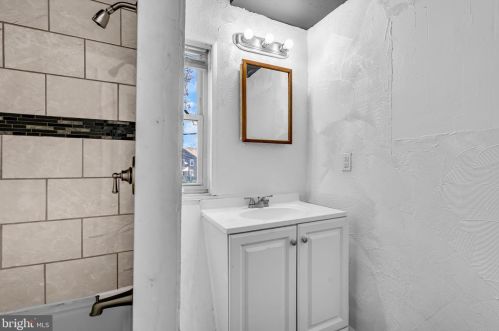 1003 Ironside Rd, Camden NJ  08104-2844 exterior