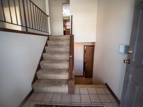 3404 Aloha Dr, New Kensington, PA 15068-2308