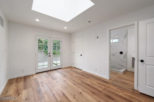 14363 Collins St, Van Nuys CA 91316-1030 exterior