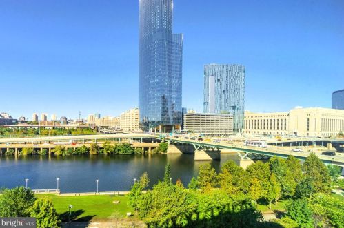 2429 Locust St, Philadelphia PA  19103-5553 exterior