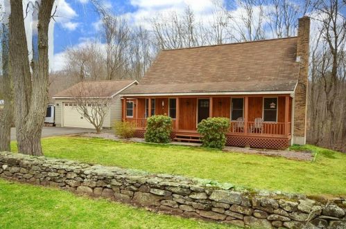 6 Ridge Dr, Ellington, CT 06029-3527