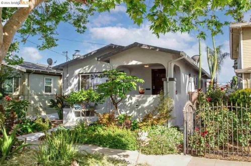 2418 Havenscourt Blvd, Oakland, CA 94605-1933
