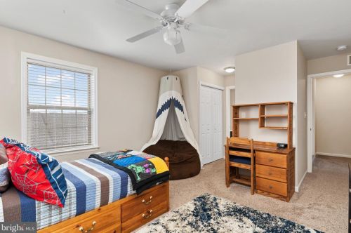 262 Melbourne Ln, Navy Sup Dpt PA  17055-6674 exterior