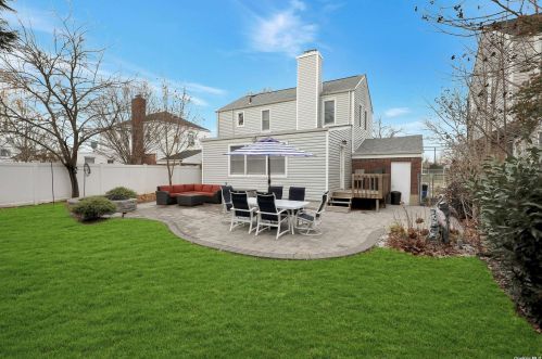 88 Waverly Ave, East Rockaway NY  11518-1331 exterior