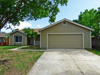 610 Sweetgum Ln, Newman, CA 95360-1877