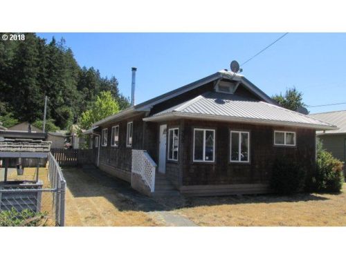 330 4th Ave, Powers, OR 97466-9751