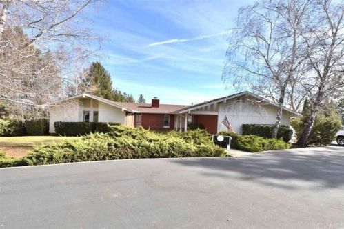 720 Meadowlark Ln, Yreka, CA 96097-3114