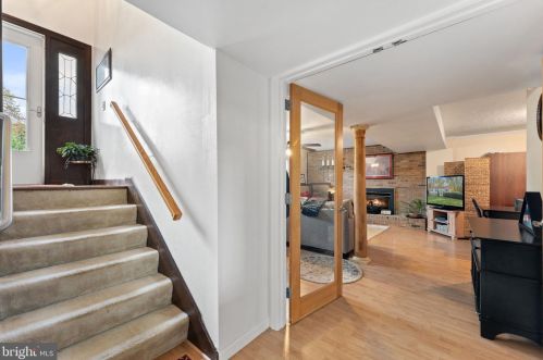 16309 Poplar Hill Rd, Haymarket VA  20169-2101 exterior