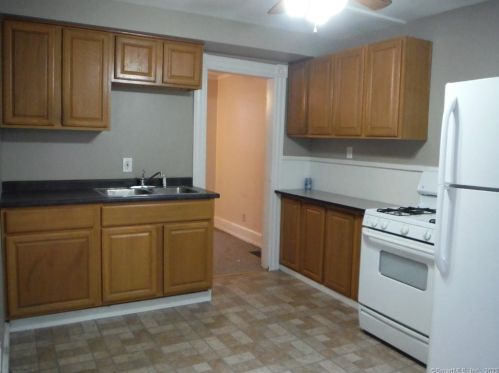 1 Hull St, Huntington CT  06484-3324 exterior