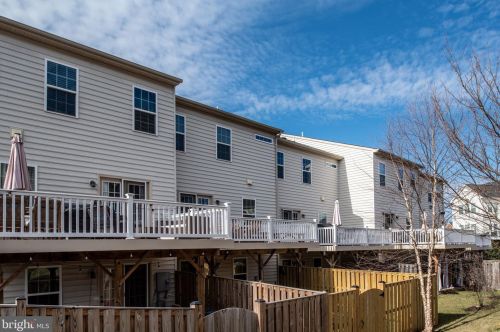 7009 Darbey Knoll Dr, Gainesville VA  20155-3634 exterior