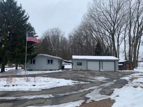 2386 Newark Dr, West Bend, WI 53090-9098