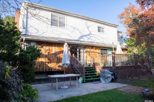 34 Monmouth St, Deer Park, NY 11729-2532