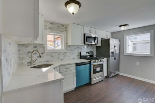 77 Lockwood Ave, Woodbridge NJ  07095-3615 exterior