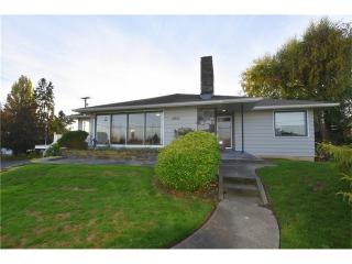 5821 Vista Dr, Ferndale, WA 98248-9370