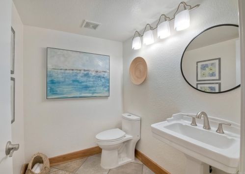 2136 Madiera Dr, Oceanside CA 92056-6331 exterior