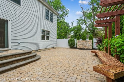 317 Pine St, Middletown NJ  07748-5545 exterior