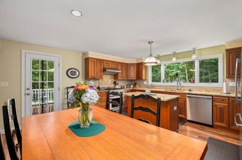 434 Quidnessett Rd, North Kingstown RI  02852-1500 exterior