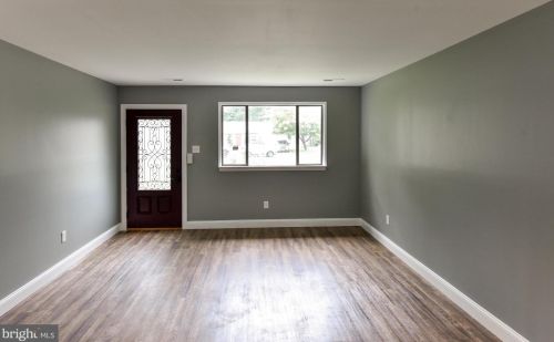 5 Holly Ct, Blenheim NJ  08012-5303 exterior