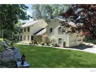 21 Laurel Lk, Weston, CT 06883-1736