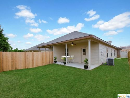 1509 Lucille St, Seguin TX  78155-2153 exterior