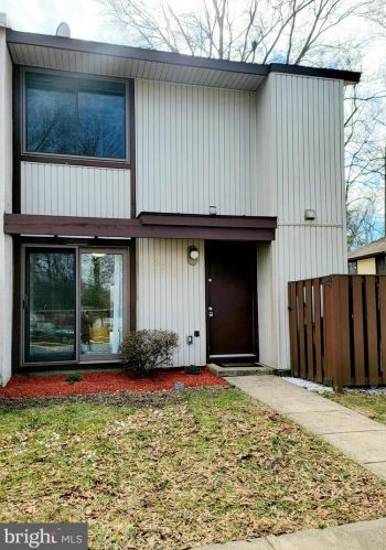 2286 White Cornus Ln, Herndon, VA 20191-1117