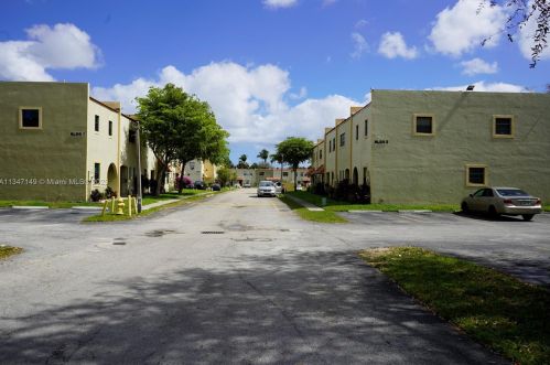 3911 52nd Ave, Hollywood FL  33023-6947 exterior