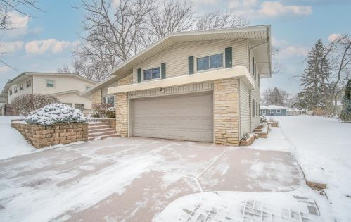 5475 Olympia Dr, Greendale, WI 53129-2572