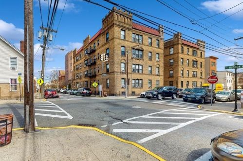 150 St, Union City NJ  07087-6038 exterior