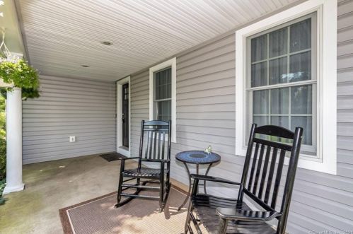 10 Spring Hill Rd, Southington CT  06489-1522 exterior