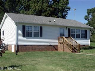 408 2nd Ave, Ayersville, NC 27027-2413
