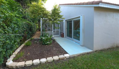 1617 149th Ave, Hollywood FL  33027-2320 exterior