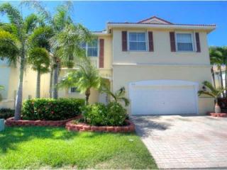 975 Corkwood St, Hollywood, FL 33019-4878