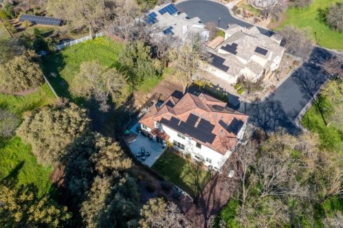 2054 Zinfandel Ct, Vacaville CA  95688-2829 exterior