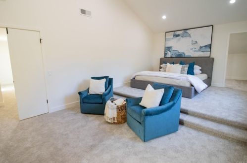 1527 Linda Sue Ln, Encinitas CA  92024-2424 exterior