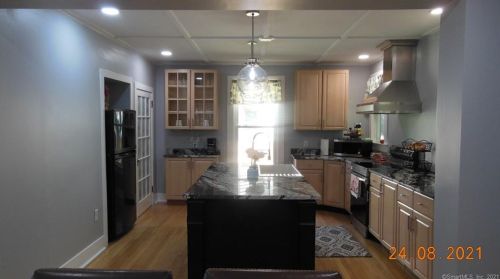 37 Town St, Norwich CT  06360-2323 exterior