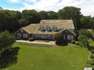 4 Driftwood Ct, Shoreham, NY 11786-1120
