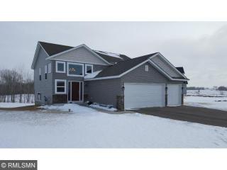 958 Butternut Ln, Minnetrista, MN 55388