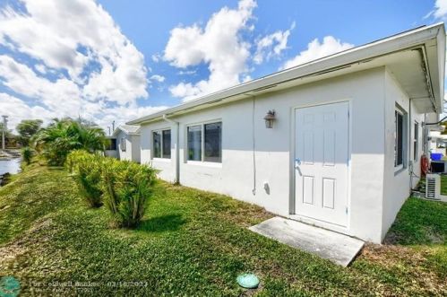 1606 14th Ave, Boynton Beach FL  33426-5809 exterior