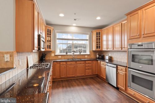 43589 Mcdowell Sq, Leesburg VA  20176-6528 exterior